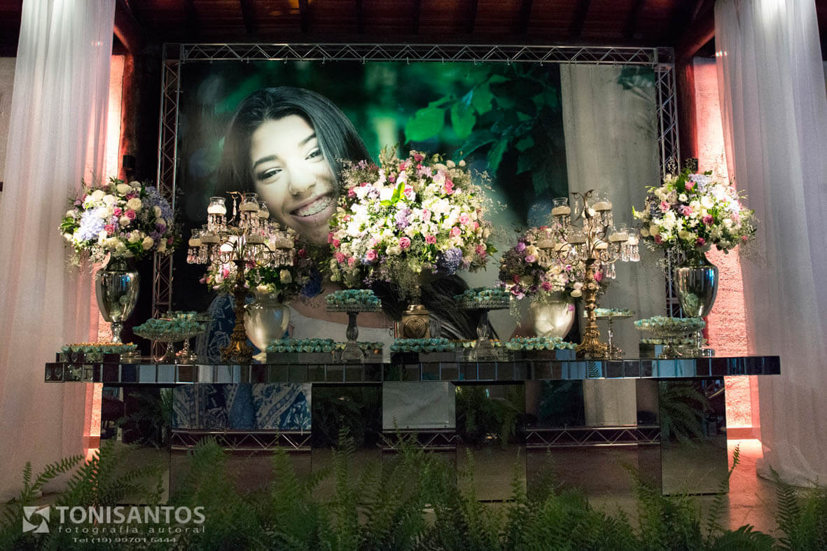 MESA DO BOLO BELAMENTE DECORADA
