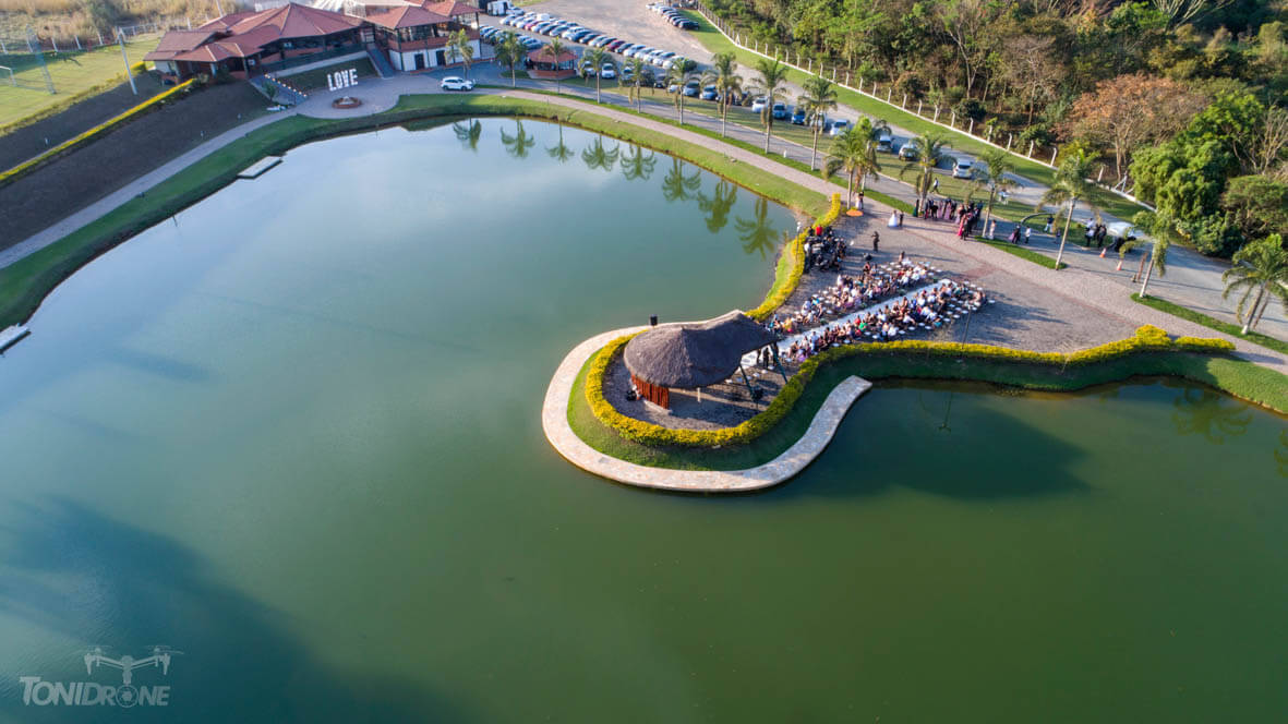 VIDEO COM DRONE EM CASAMENTO REALIZADO NO ESPACO LAGOA SANTA RITA NA CIDADE DE VINHEDO - SAO PAULO SP
