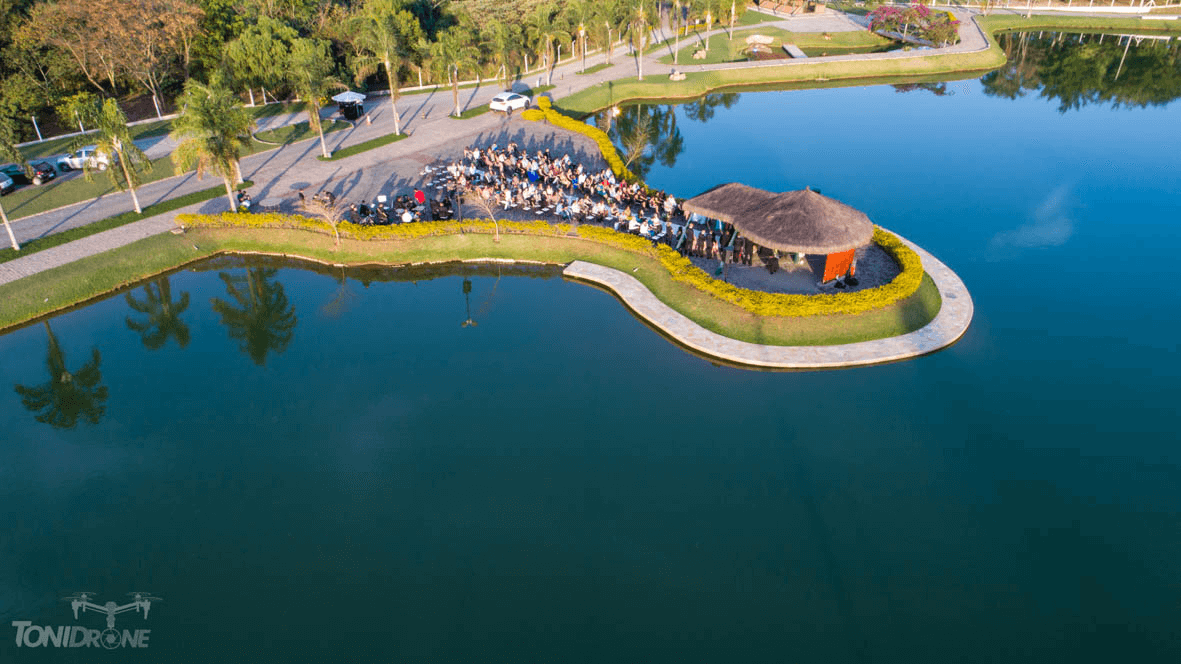 FILMAGEM COM DRONE FEITA EM CASAMENTO REALIZADO NO ESPACO LAGOA SANTA RITA EM VINHEDO SAO PAULO SP