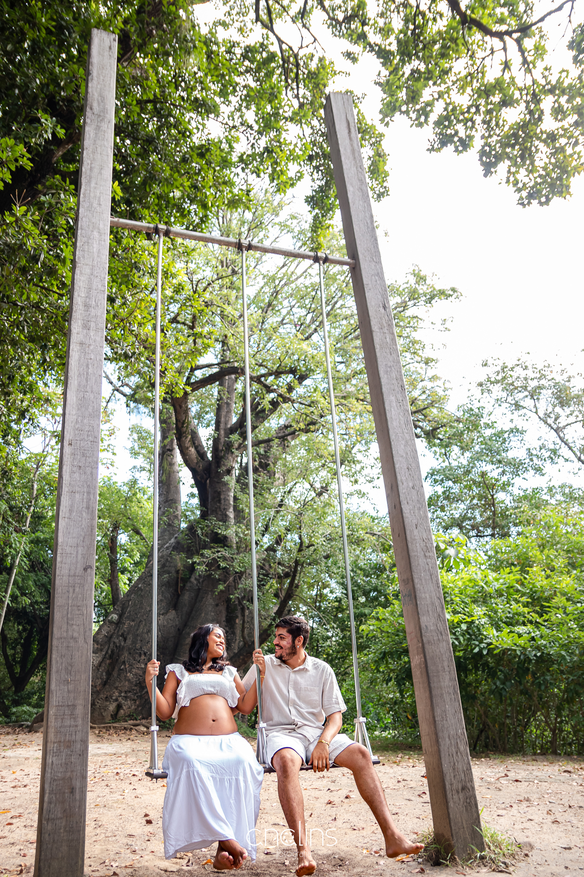 grávida no balando no jardim baobá