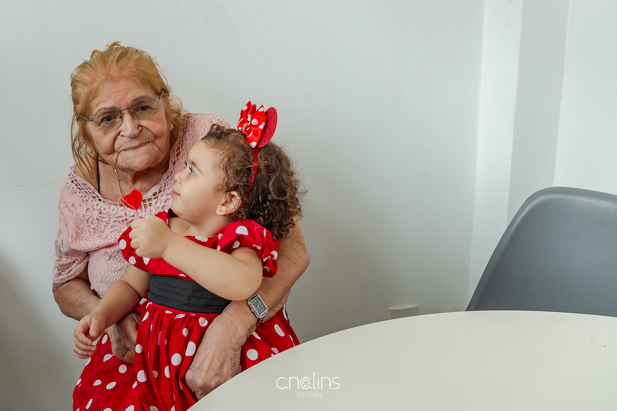 criança e a bisavó