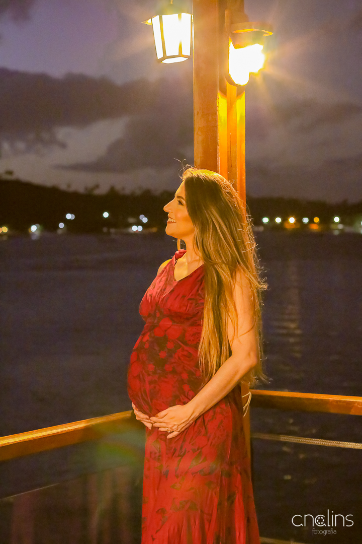 Ensaio gestante no Hotel Amoaras em Maria Farinha-PE.
Foto no deck do hotel.