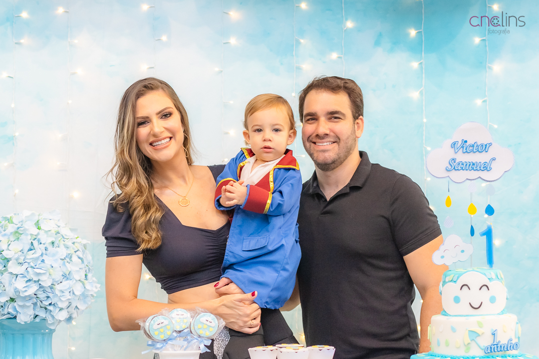 pais na mesa do bolo