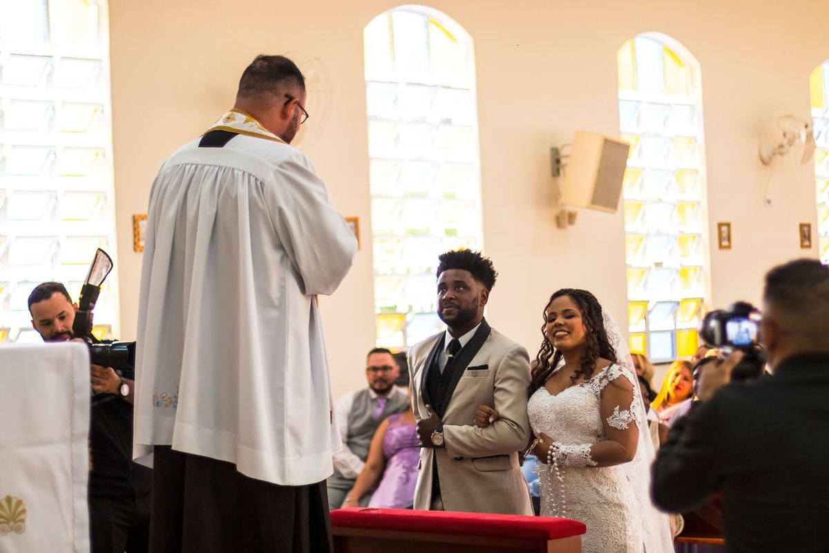 As melhores ideias e inspirações criativas de fotos de casamento na igreja Comunidade São Francisco de Assis - SP
