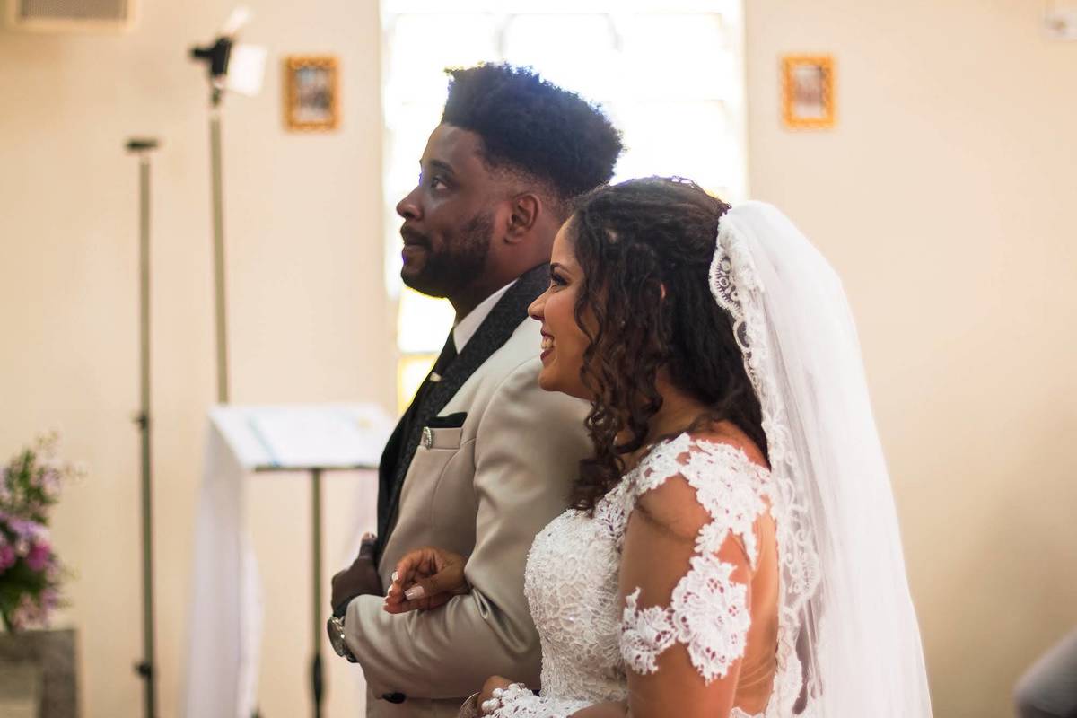 As melhores ideias e inspirações criativas de fotos de casamento na igreja Comunidade São Francisco de Assis - SP