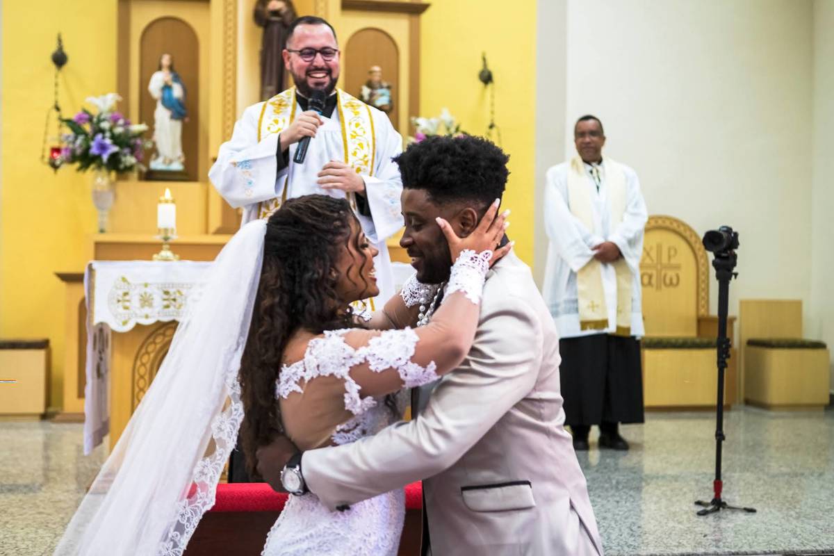 As melhores ideias e inspirações criativas de fotos de casamento na igreja Comunidade São Francisco de Assis - SP