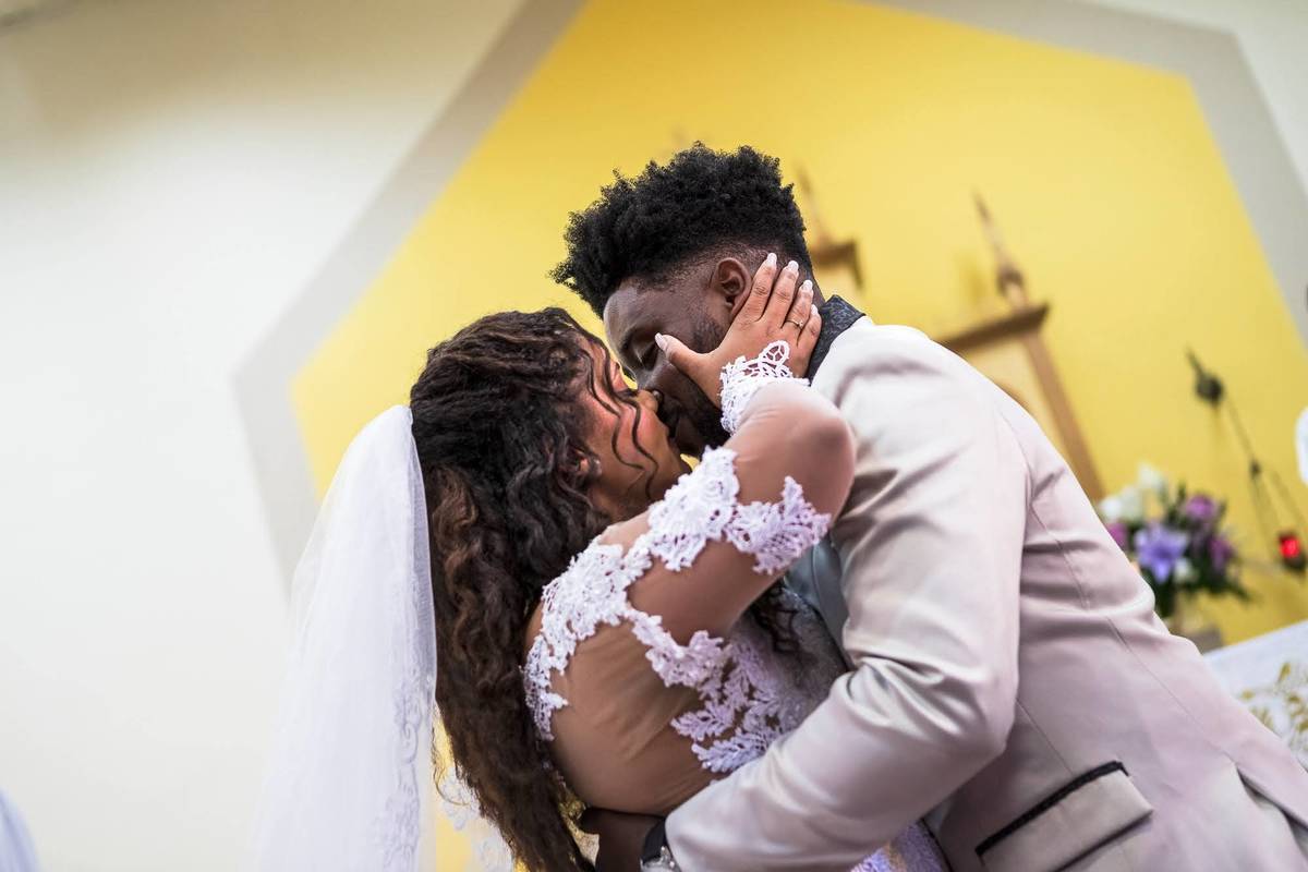 As melhores ideias e inspirações criativas de fotos de casamento na igreja Comunidade São Francisco de Assis - SP