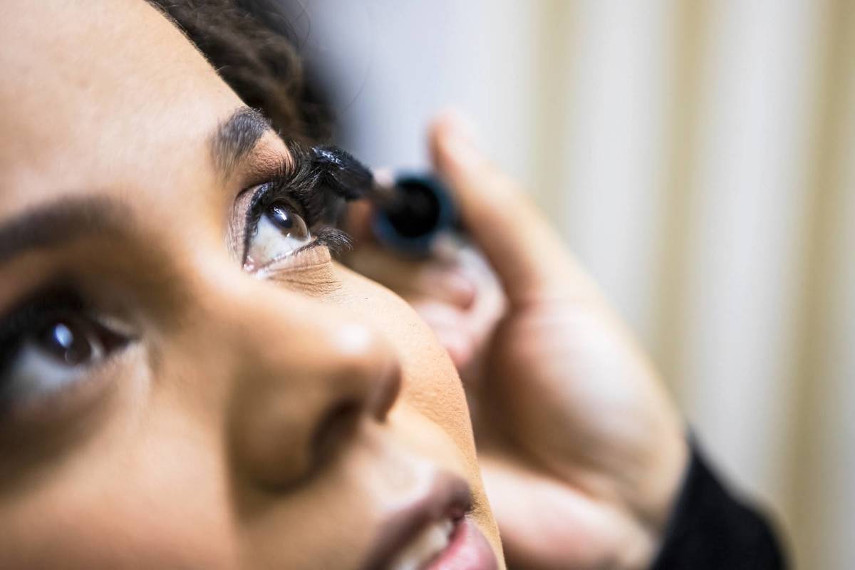 As melhores ideias e inspirações criativas de fotos do making of da noiva  no Espaço Van Vip