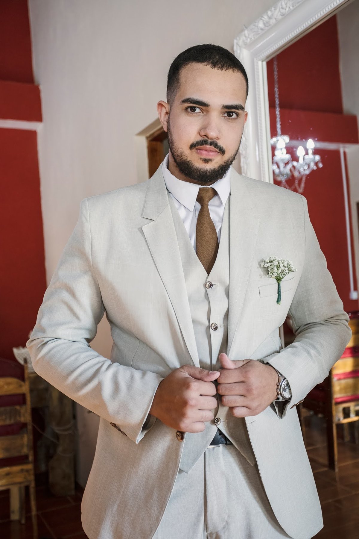 As melhores ideias e inspirações criativas de fotos do making of do noivo na Chácara Buffet 3 Amores