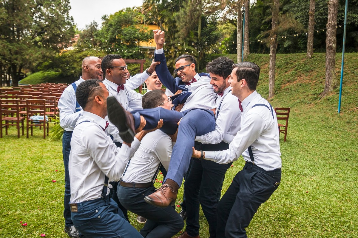 As melhores ideias e inspirações criativas de fotos do noivo com os padrinhos no Sítio Bambuzal
