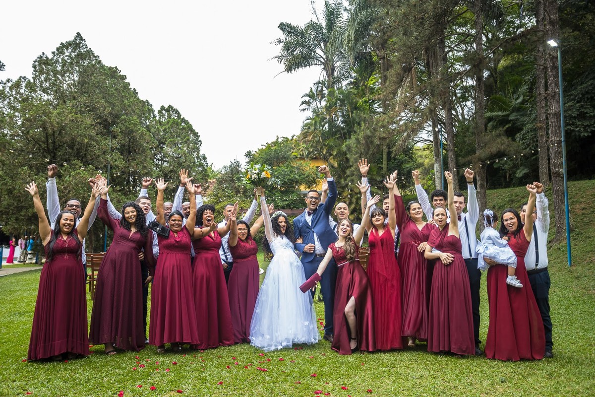 As melhores ideias e inspirações criativas de fotos dos noivos com os padrinhos no Sítio Bambuzal