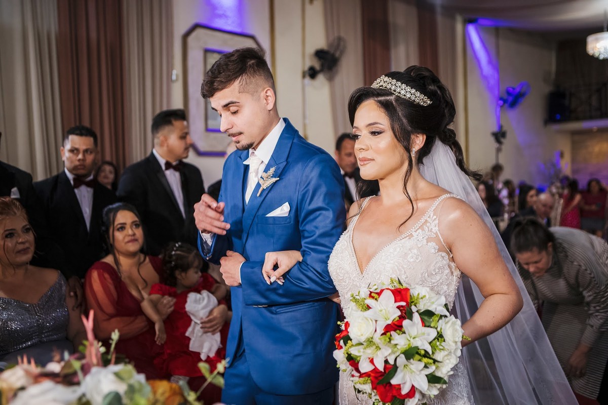 As melhores ideias e inspirações criativas de fotos de casamento momento da cerimônia no Buffet Espaço Tulipa em Osasco