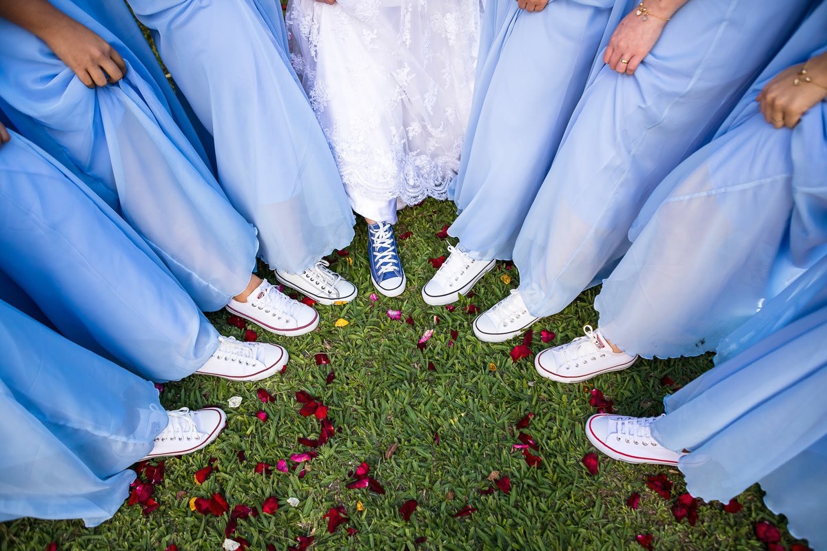 As melhores ideias e inspirações criativas de fotos de casamento da noiva com as madrinhas na Chácara