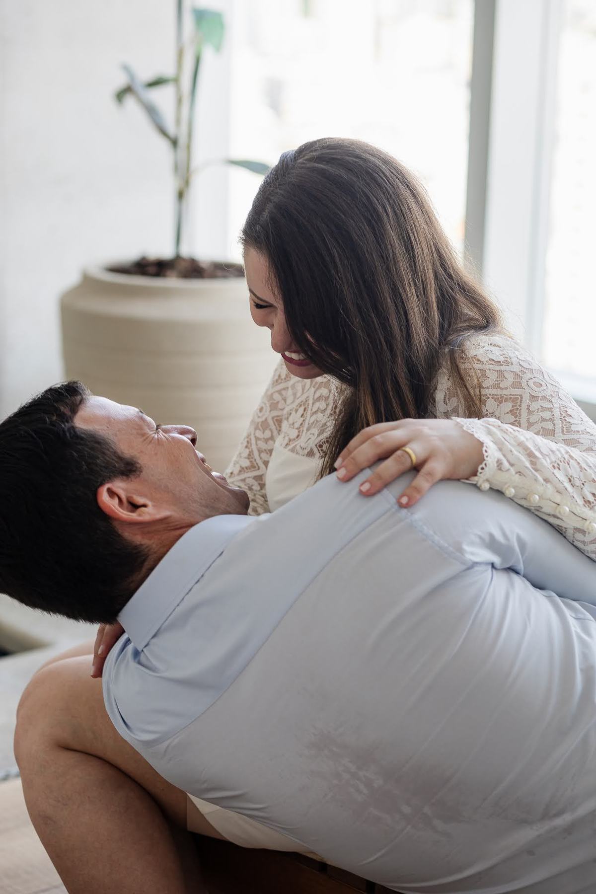 As melhores ideias e inspirações criativas de fotos de pós casamento civil no apartamento 