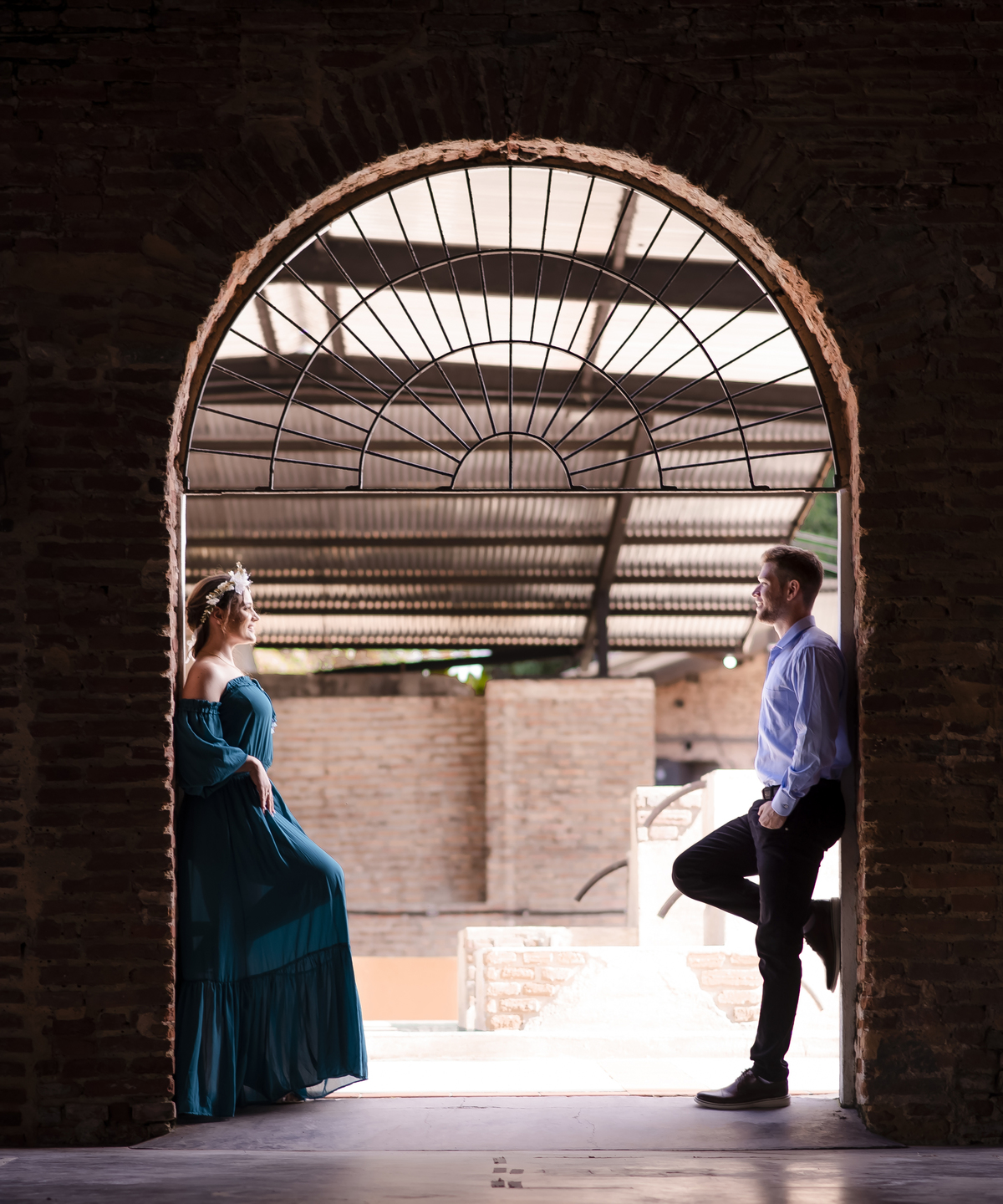 Ensaio noivos no campo