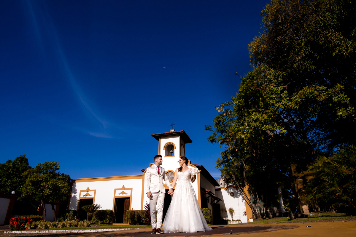 Ensaio noivos no campo