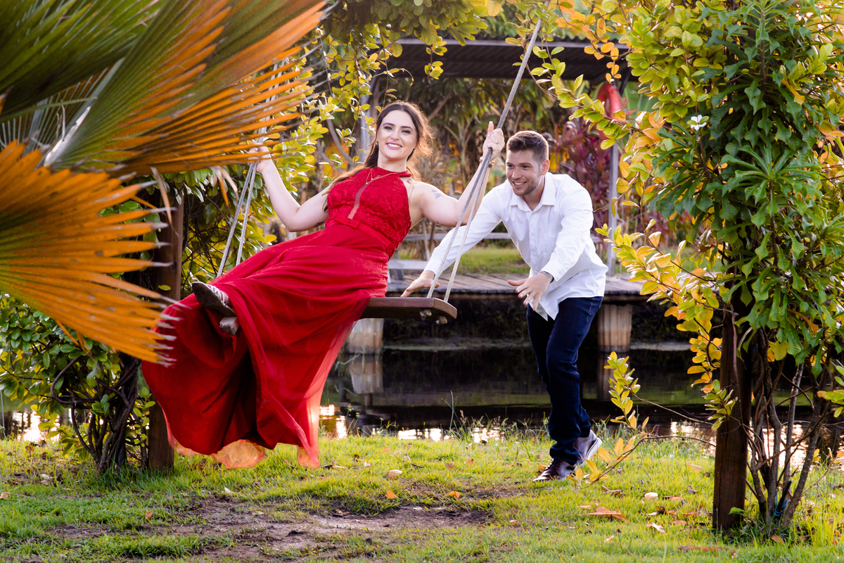 Ensaio noivos no campo