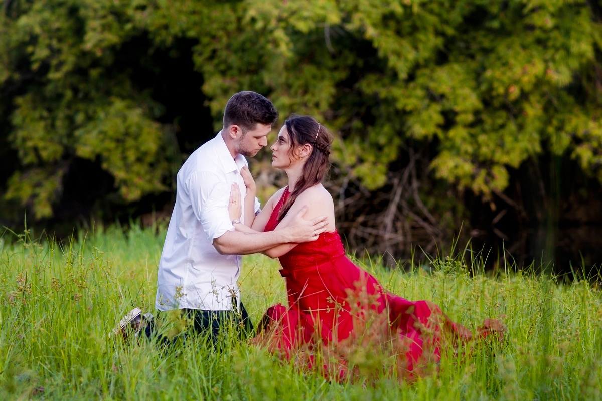 Ensaio noivos no campo
