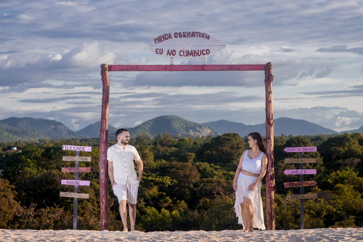 Ensaio pre wedding na praia do Cambuco