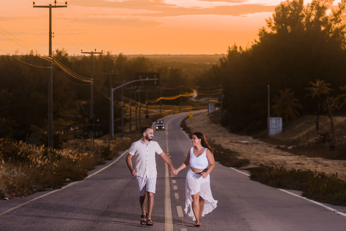 Noivos ao por do sol