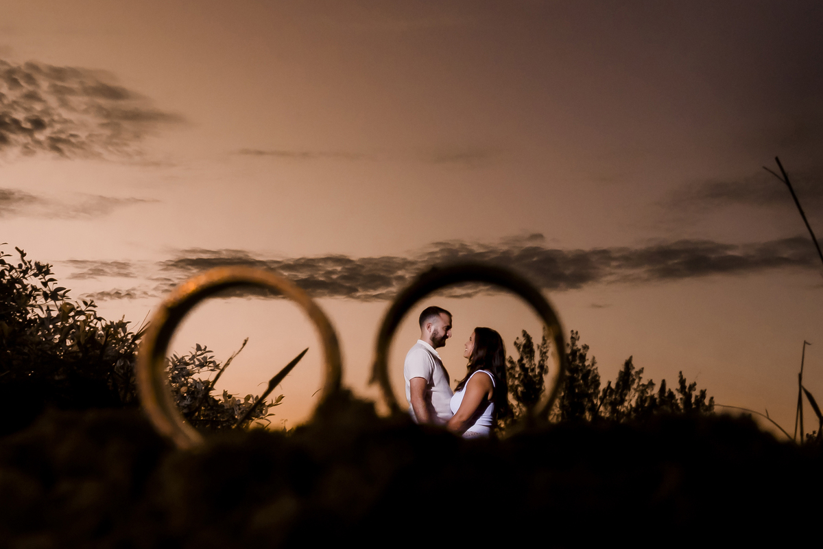 Noivos ao por do sol