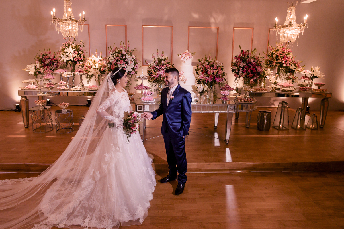Fotografia dos noivos no buffet