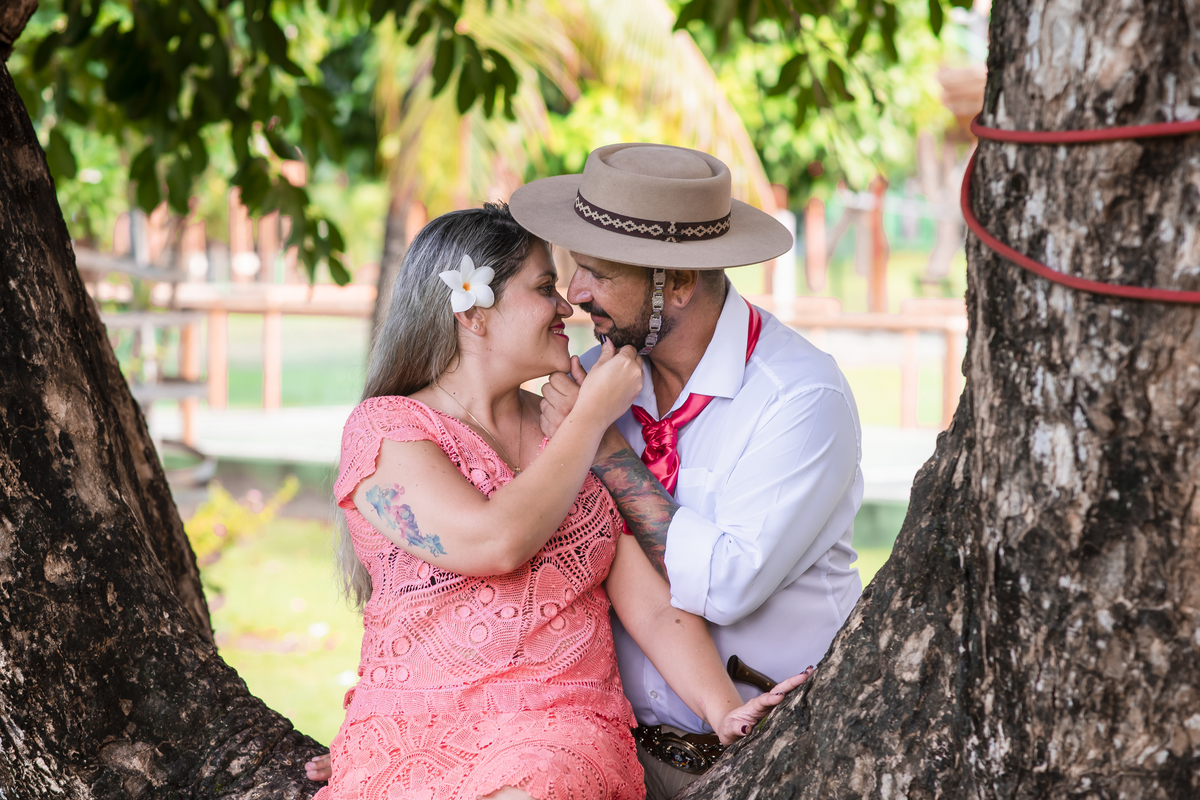 Ensaio fotográfico noivos no campo
