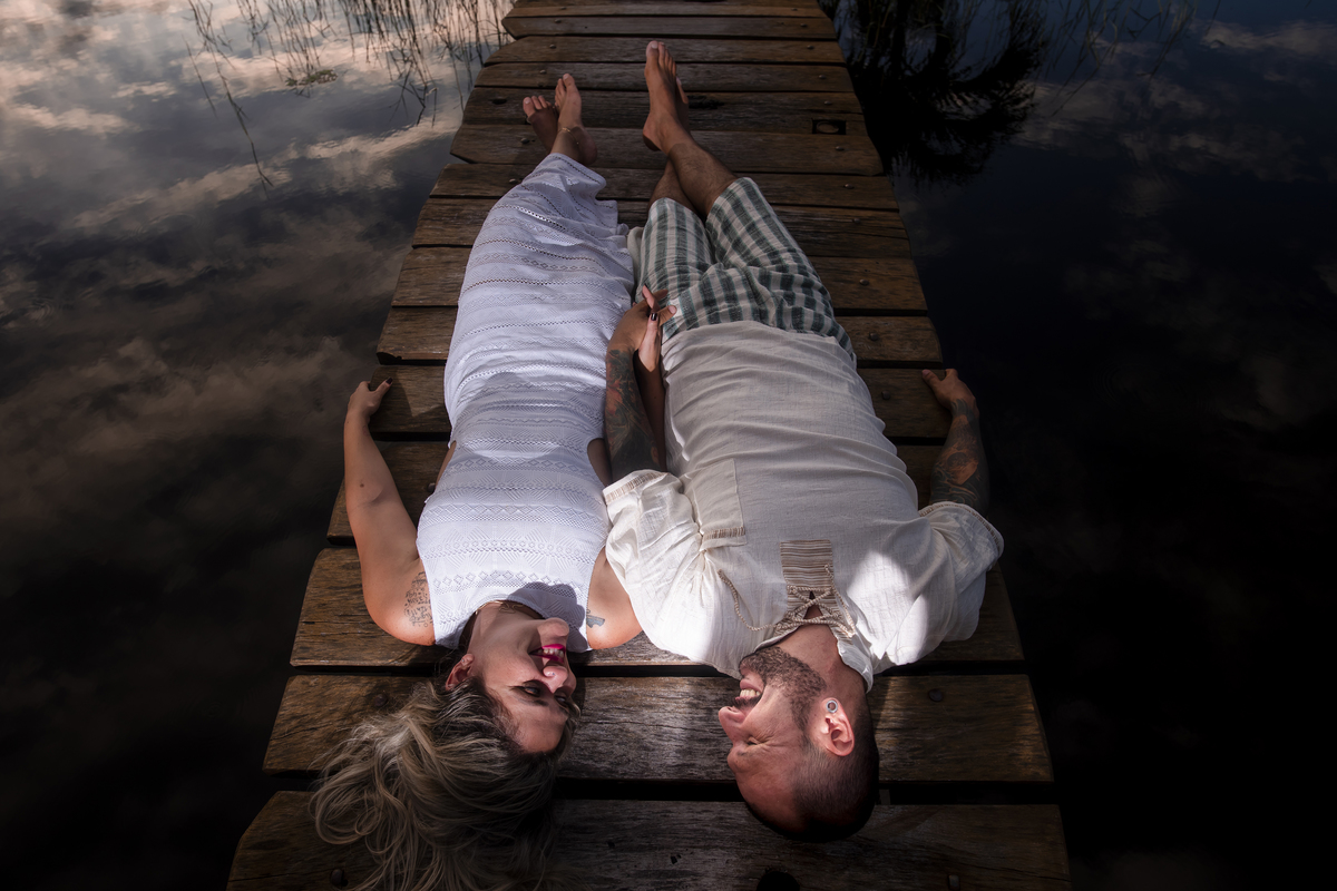 Ensaio fotográfico noivos no campo