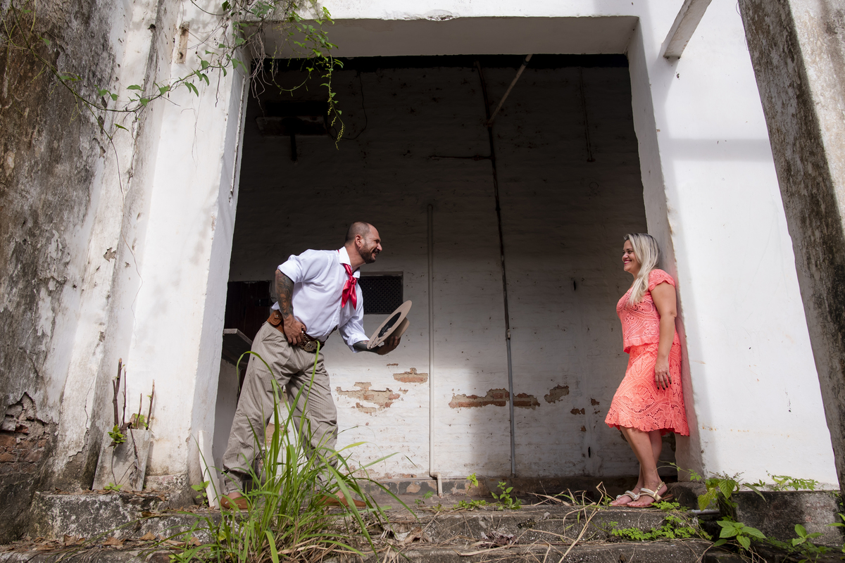 Ensaio fotográfico noivos no campo