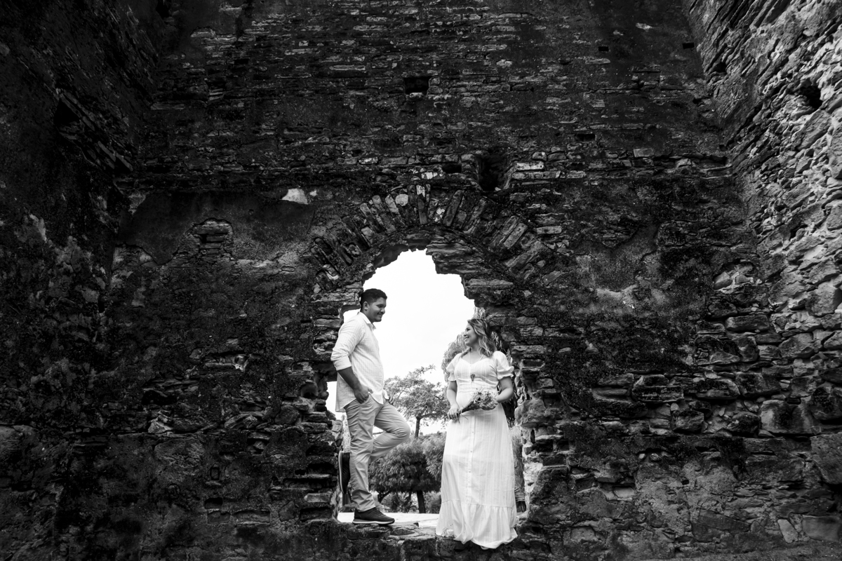 Ensaio fotográfico noivos no campo