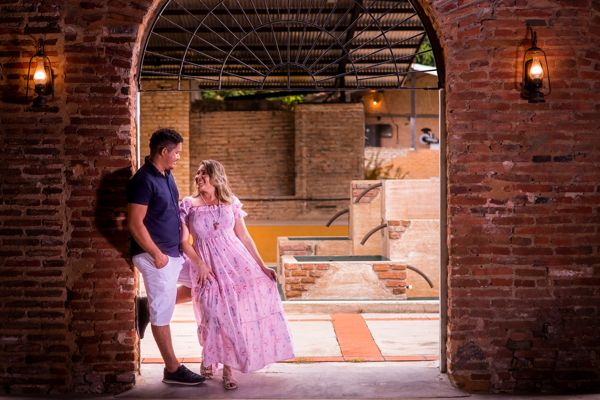 Ensaio fotográfico noivos no campo