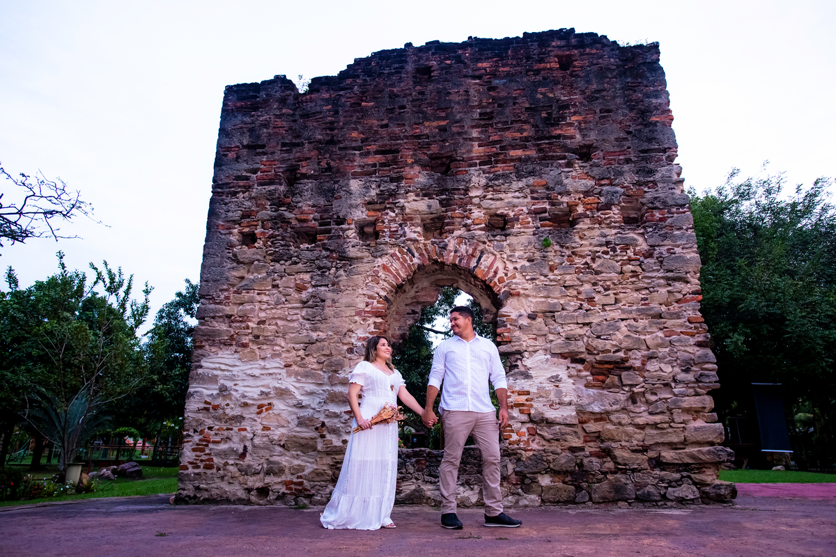 Ensaio fotográfico noivos no campo