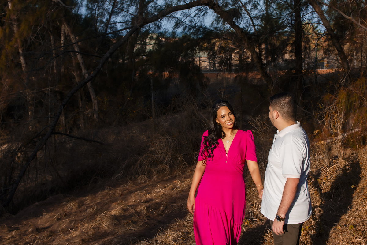 Ensaio fotográfico noivos no campo