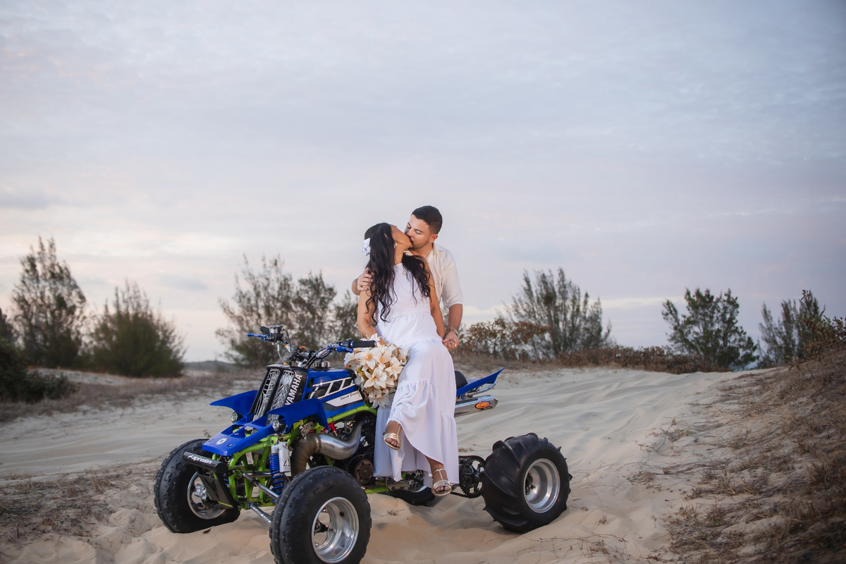 Ensaio fotográfico noivos no campo