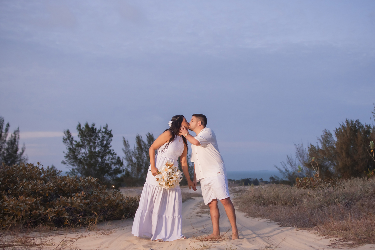 Ensaio fotográfico noivos no campo