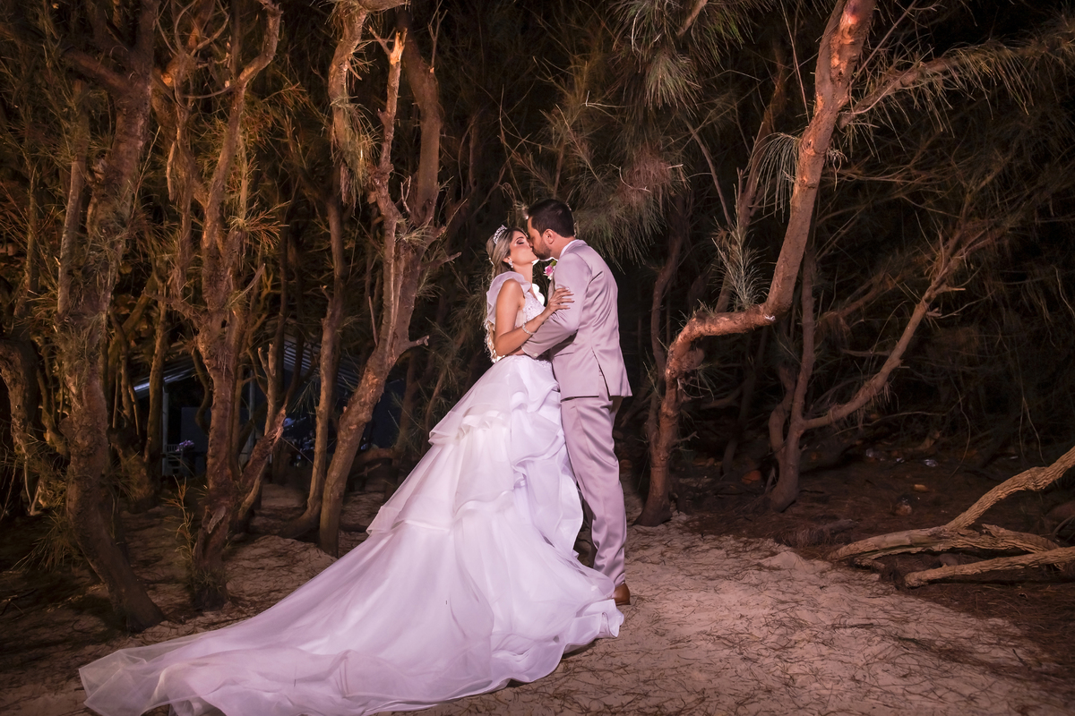 Fotografia noivos na praia