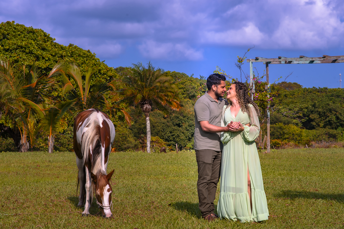 Ensaio pre wedding no campo em Fortaleza