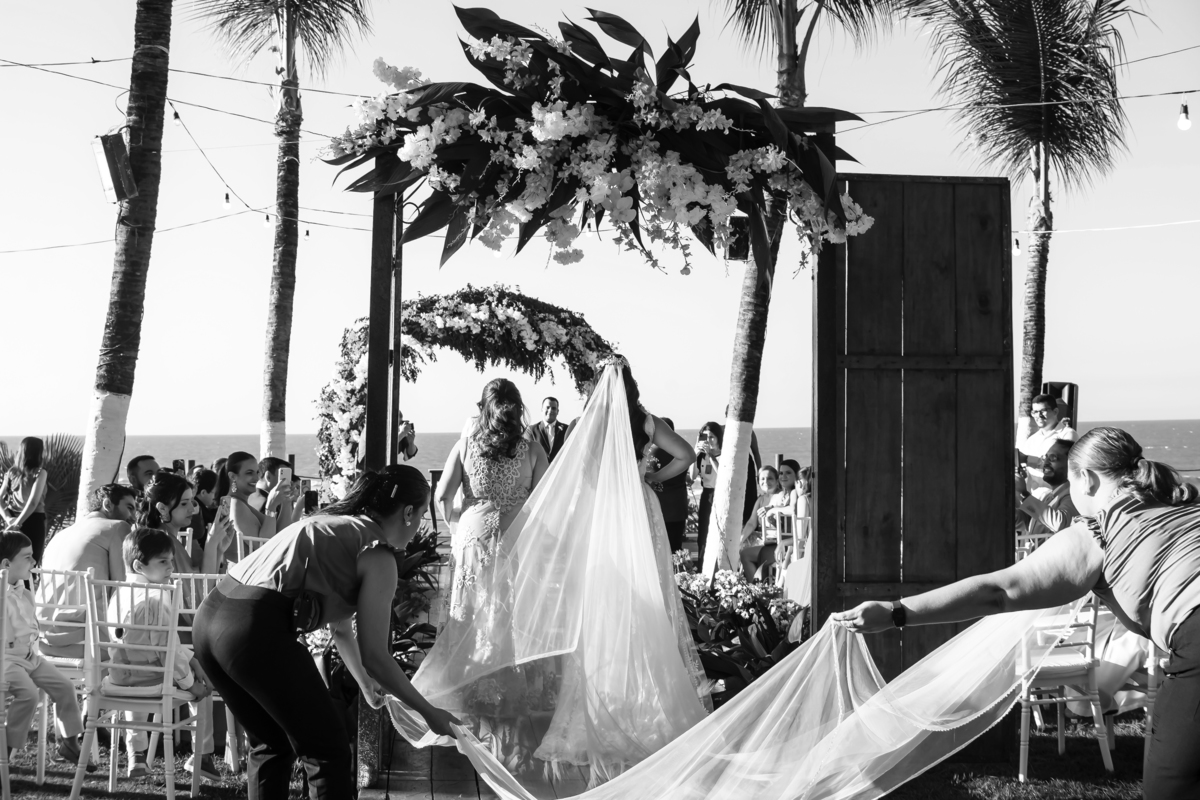 Casamento na praia, no lounge conceito buffet em Iparana