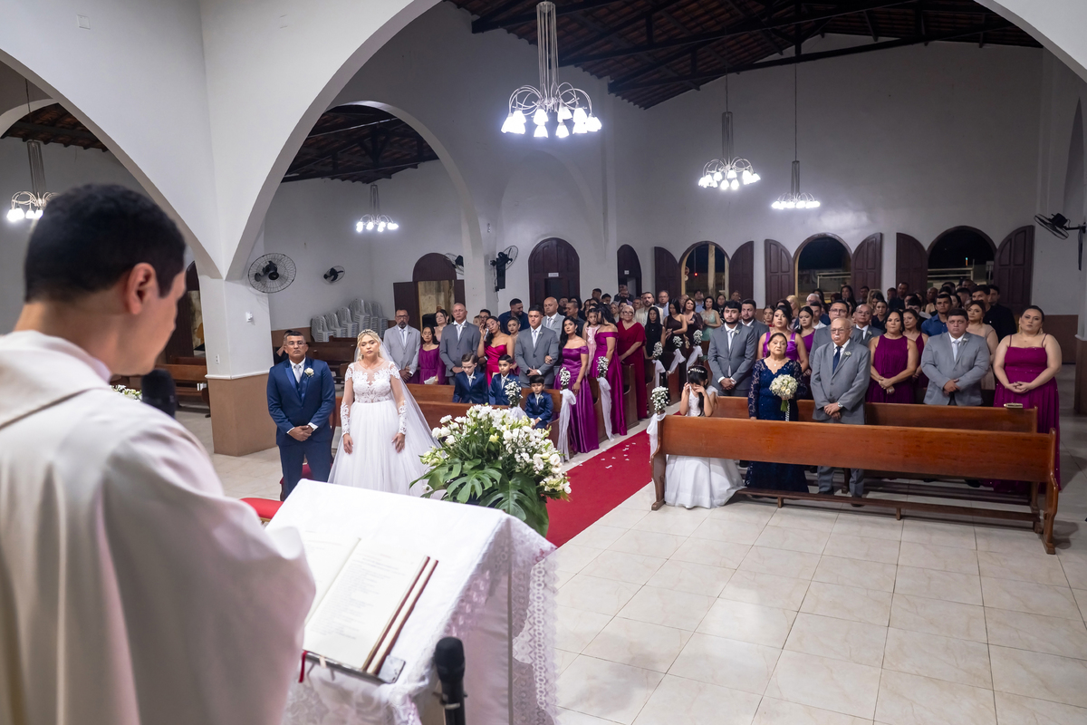 Cerimonia de casamento na igreja