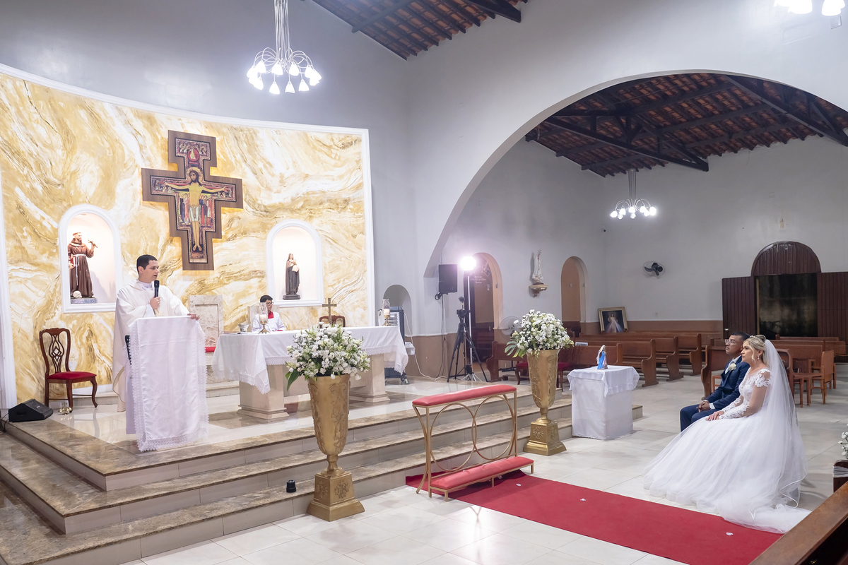 Cerimonia de casamento na igreja
