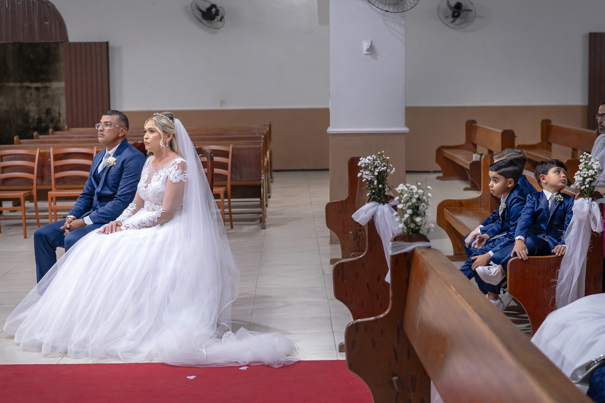 Cerimonia de casamento na igreja