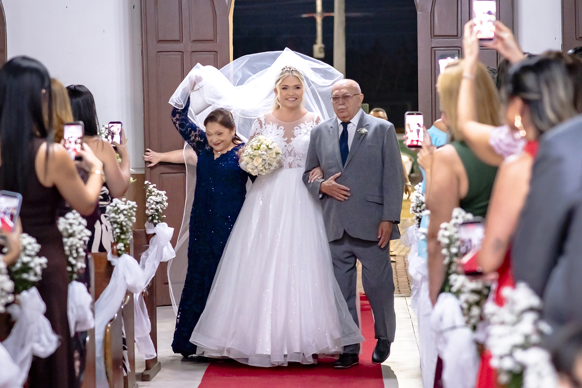 Cerimonia de casamento na igreja