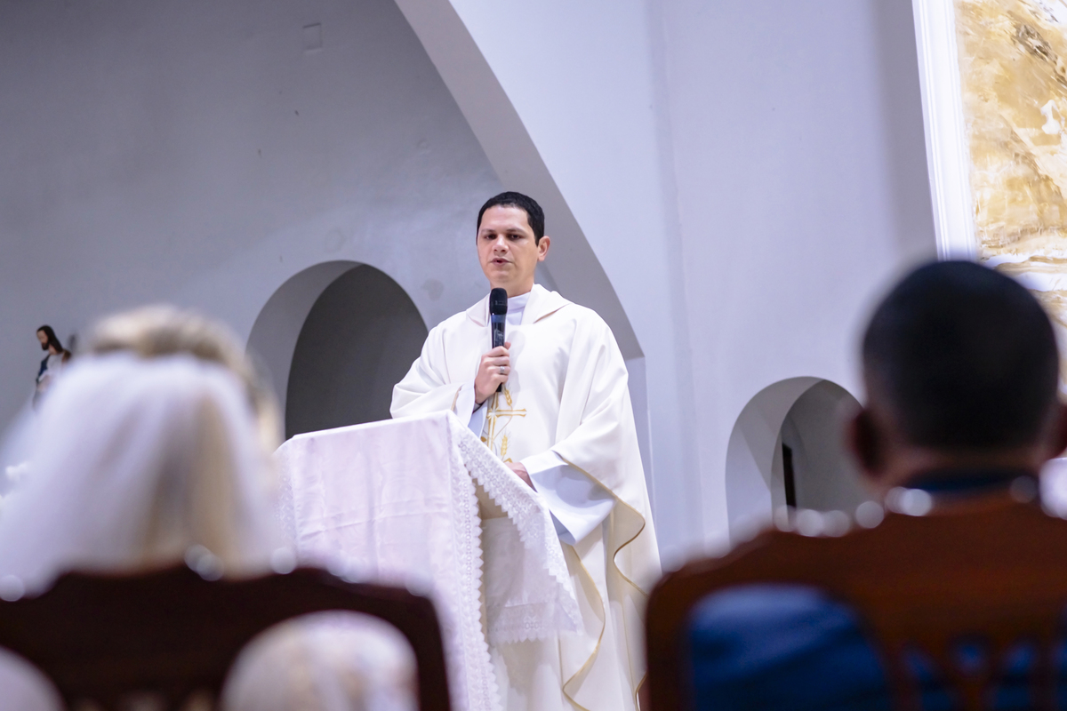 Cerimonia de casamento na igreja