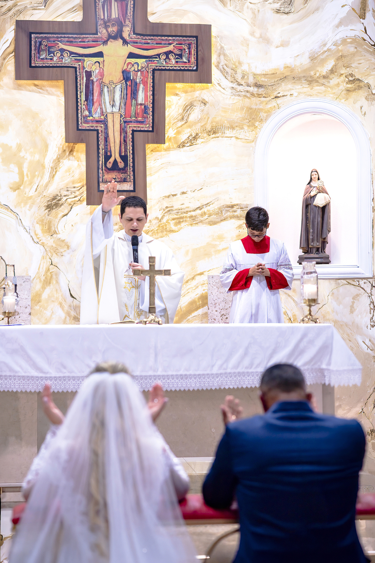 Cerimonia de casamento na igreja