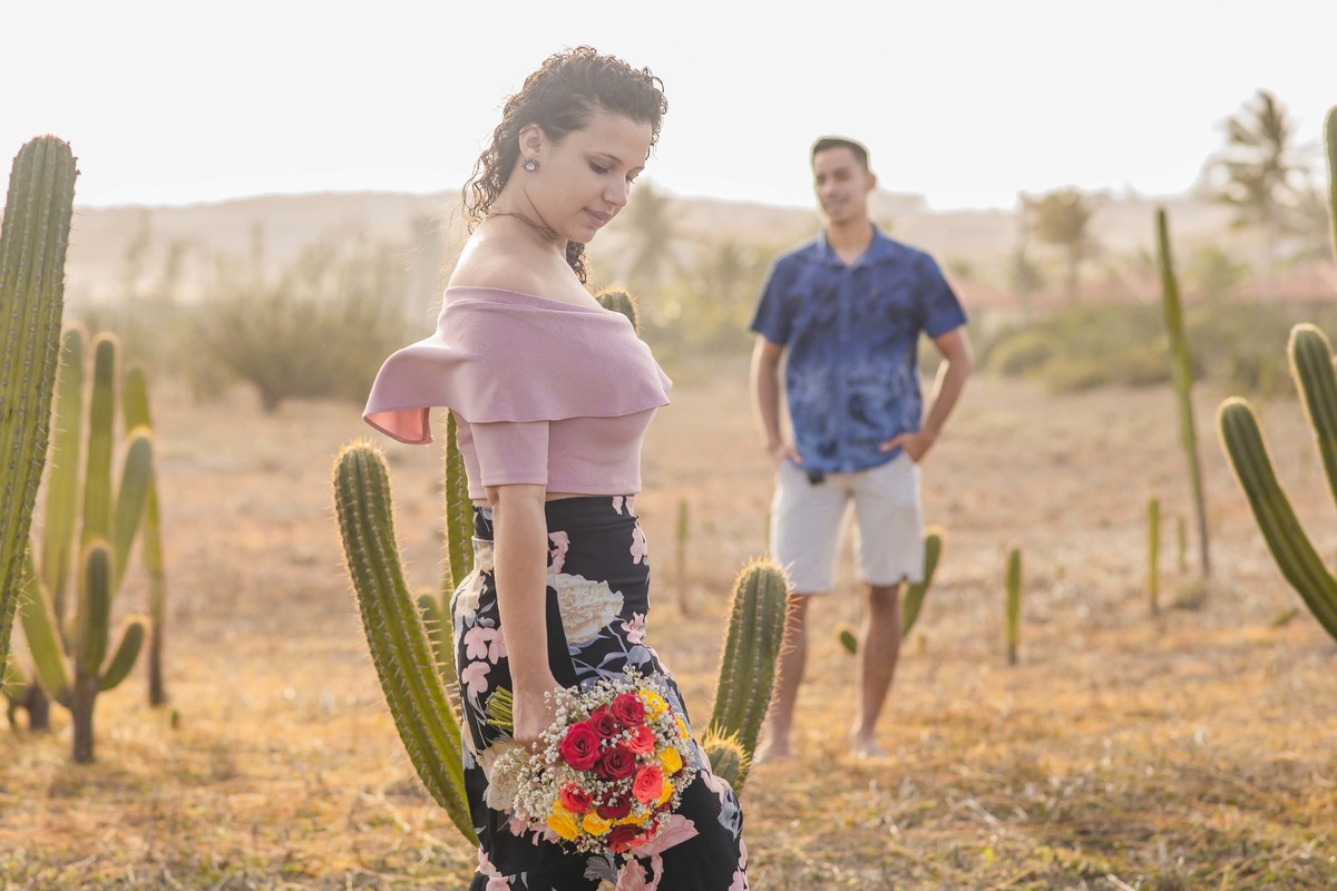 sessão de fotos noivos na praia