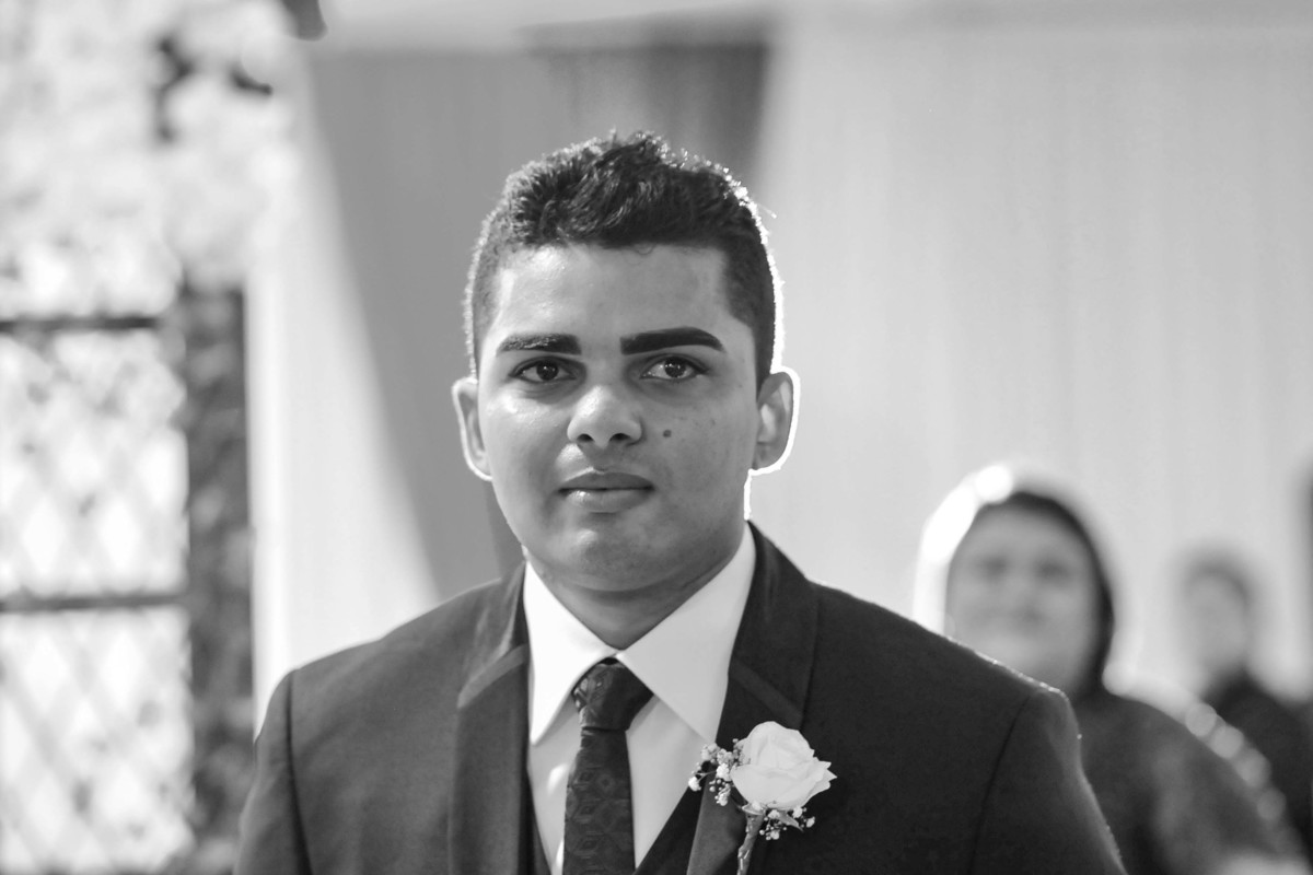 O noivo aguardando a noiva
