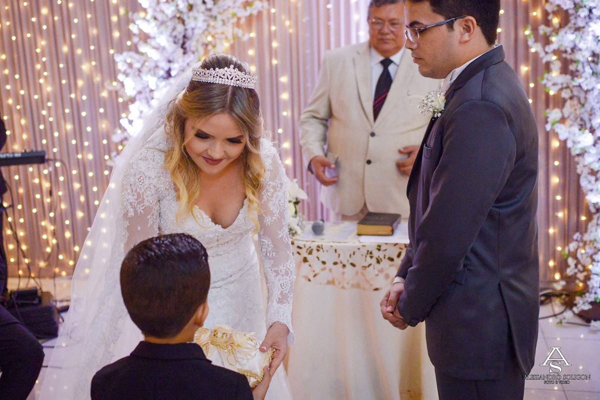 Os noivos na cerimonia 