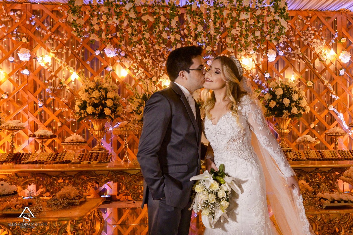 O noivo e a noiva na decoração