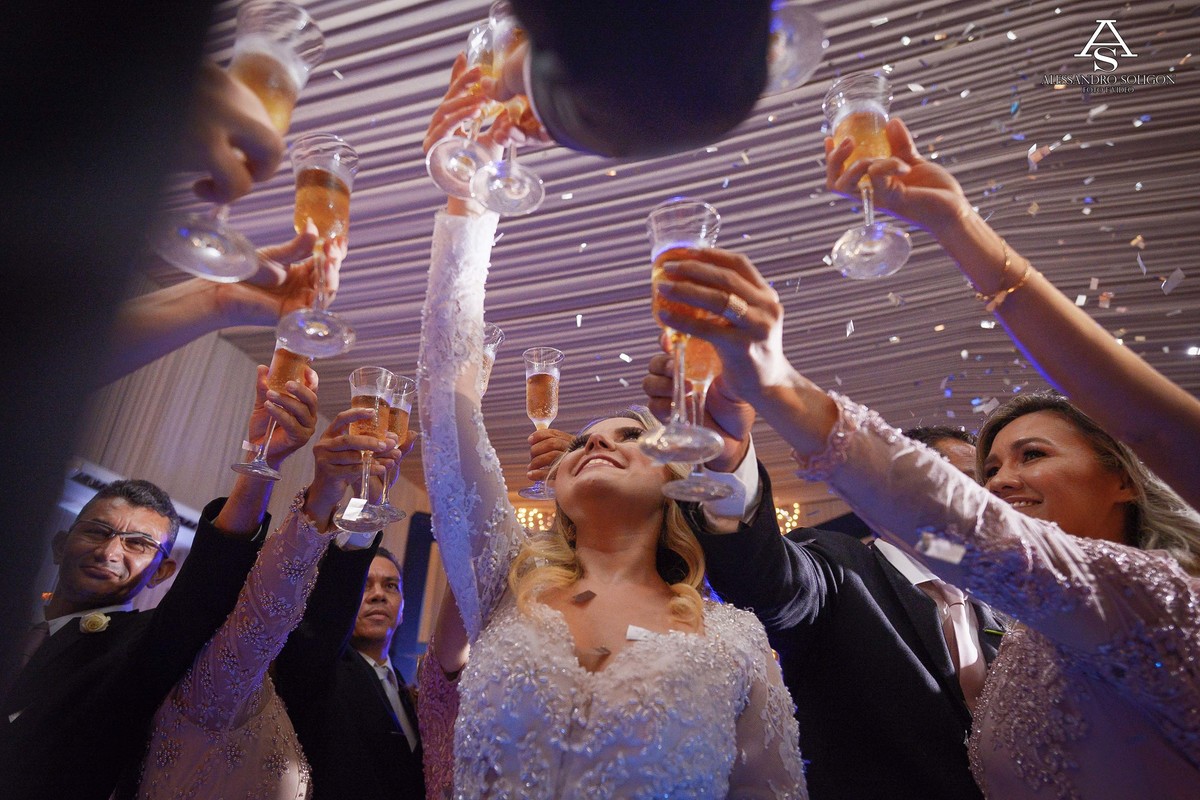 A noiva na festa de casamento