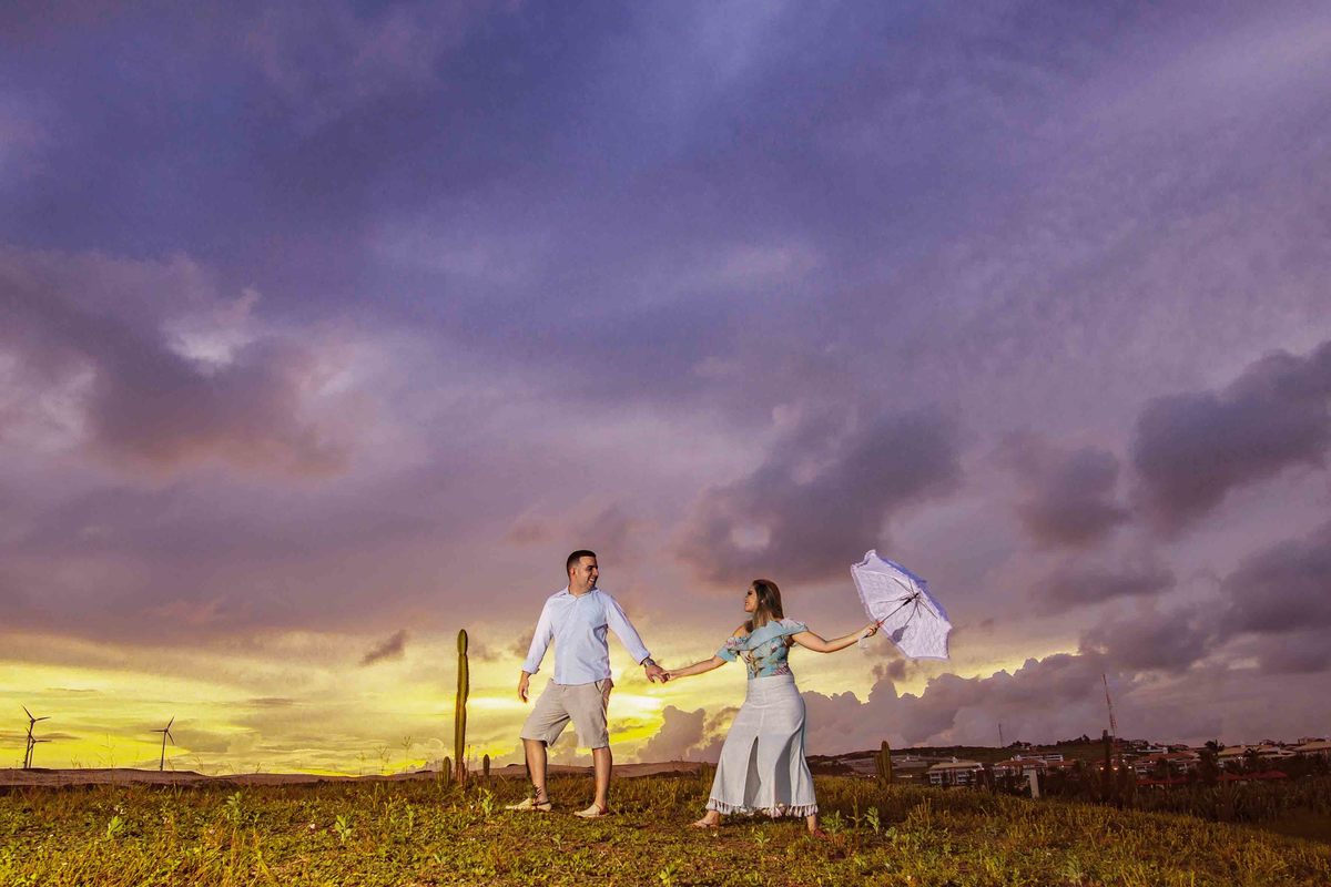 noivos no por do sol